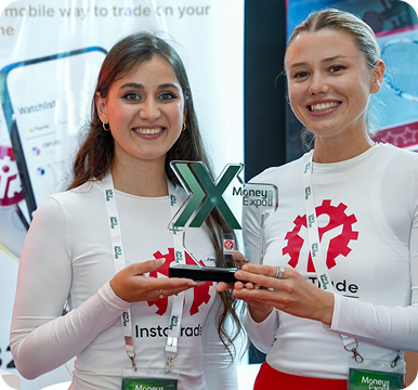 представители компании на выставке и награда в номинации Best Mobile App